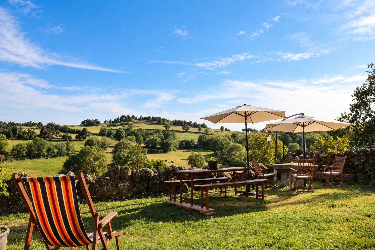 Terrasse L'Arche de Gabriel Gîte entre Monistrol d'Allier et Saugues