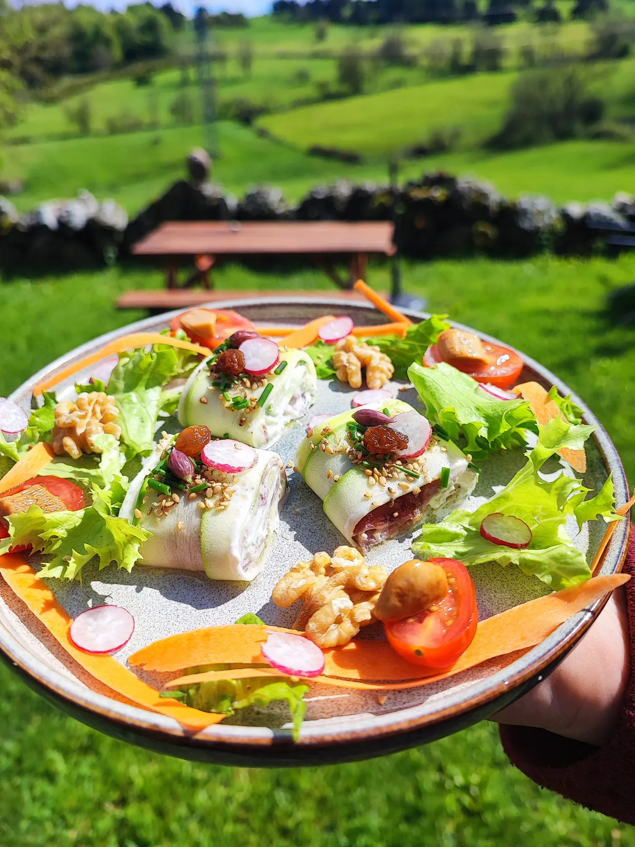 Salade aux herbes aromatiques servie à L'Arche de Gabriel